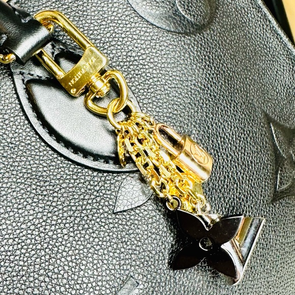 EUC Louis Vuitton Multi Colored Metal Kaleido V Key Chain Bag Charm - Picture 10 of 16